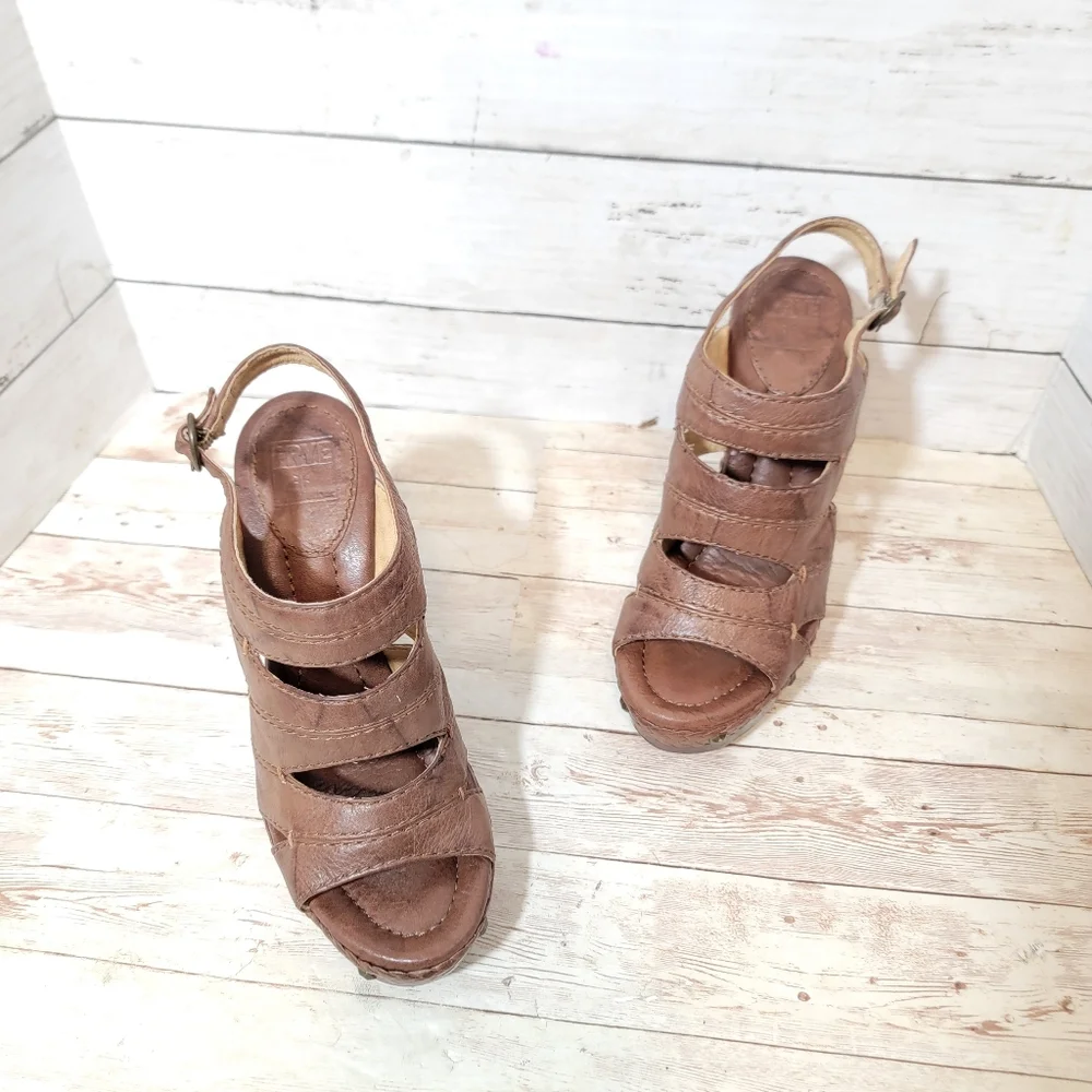 Frye Dara Campus Stitch Heels - Picture 9 of 14